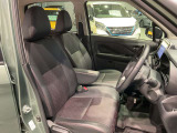 運転席は程よくホールド感のある形状をしておりますので、ロングドライブでも疲れにくくなっております。