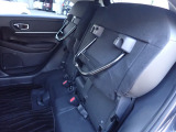 ◆チップアップ&ダイブダウン機構付【ULTR SEAT】は後席座面を左右分割で跳ね上げることができます。トランクで積載できない背の高い荷物をラクラク収納できます。ホンダ車ならではの人気装備です。