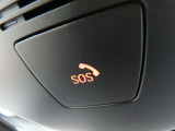 SOSコール/エアバックが展開するような深刻な事故において、自動でSOSコールを発信します。車内で急病人が出るような緊急時は、手動で発信可能です。
