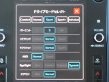 センターインフォメーションディスプレイ、ドライブモードセレクト表示。運転される方の好みや、乗る人数、シチュエーションに合わせて、パワーフィール・ハンドリング・乗り心等々、各種セッティングが可能です!!