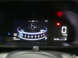 各操作スイッチは使いやすい位置に配置され、とっても見やすいメーターです。夜間時はラグジュアリーな気分にさせてくれる照明が魅力ですので、夜のドライブも楽しみになりますよ♪