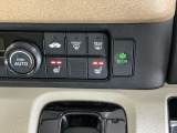 運転席/助手席シートヒーターで寒い日もすぐに温かくなり快適に過ごせます。2段階の温度調整が可能です