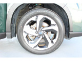 タイヤサイズは225/55R18 純正アルミホイール装着です!