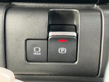 スイッチ一つで操作可能な【電動パーキングブレーキ】★停車を保持する【ブレーキホールド】。