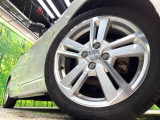 【純正16インチアルミホイール】外観にマッチした純正アルミホイールを装着しております。各種社外アルミホイールや、スタッドレスタイヤも取扱いしております。是非ご相談ください♪