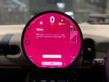 ナビやメディア、空調操作を直感的に楽しめる円形有機ELディスプレイ!ARナビや音声操作にも対応し、円形デザインが車内の主役に。見るたび、使うたびに気分が上がるMINIらしい演出です!