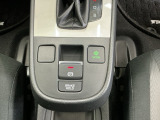 パーキングブレーキはスマートな電子制御式と合わせて渋滞時等にブレーキペダルから足を離しても停車状態を保持してくれるオートブレーキホールド機能で運転が楽になります。スタートはアクセルペダルを踏むだけ