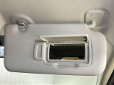 【運転席サンバイザー】鏡が付いているのでメイク直しなどにも便利★