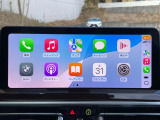 【アップルカープレイ】iPhoneがBMW車両とワイヤレスで接続されます。Apple CarPlayでは、オーディオストリーミングやメッセージングアプリがディスプレイに表示されます。