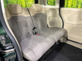 後部座席も気になるようなキズ・汚れやへたり等、大きなダメージはなく、良好な状態です。