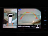 パノラミックビューモニター付きです。車両を上から見たような映像をモニター画面に表示。運転席からの目視では見にくい、車両周辺の状況をリアルタイムでしっかり確認できます。