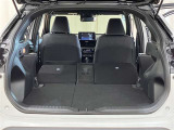 後部座席は6:4分割で可倒式です。広々とした荷室は、趣味の道具もたくさん入りますし、子育てママには、マザーバックやベビーカー、大きな買い物エコバックも入って便利です♪