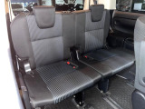 3列目シートはもちろん状態良好☆大人でもゆったりと座って頂けますので、大人数でのお出かけもラクラクです♪ご家族で、気の知れた仲間で、ドライブに行くのが楽しみですね♪