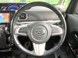 インテリアに合わせたデザインのステアリングは、運転される方のことも考え、運転しやすい形状、大きさです。是非一度、実際に触ってお確かめください。