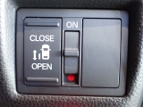 運転席からもスライドドアをボタン操作でスピーディーに開閉できます!またスマートキーでも操作できるので便利です。