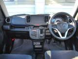 視界が広く見切りが良いので、どなたでも安心して運転できます。 Wide visibility allows anyone to drive with peace of mind.