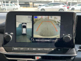 『アラウンドビューモニター』はスムーズな駐車と安全確認をサポートします。
