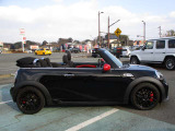 社外ナビ・フルセグ・Bluetooth・JCW17インチAW・OPスポーツモードスイッチ・革巻きH・パドルシフト・社外レーダー・プッシュスタート・走行55,069km