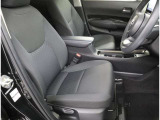 包み込むようなホールド感のあるシートでお車の操作性だけでなく、運転中の疲れも軽減!長時間の運転やお体をしっかりサポートします!