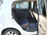 足元広々。お友達や家族もリラックスして会話が弾みます。 Spacious legroom. Friends and family relax and enjoy talk.