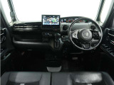 ◆視界広々で非常に運転しやすくロングドライブでも疲れを感じさせないすっきりとまとまったインパネ周りです。