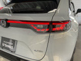 特徴的なデザインで後方からの確認しやすいLEDリアコンビネーションランプ