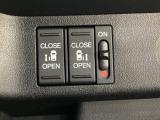 リアドアは乗り降りに便利な両側電動スライドドアです。また運転席に座っていながらスイッチ操作で自在にスライドドアを開け閉めできます。