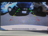 〔バックカメラ〕ギアをバックに入れると画面に自動的に後方映像が映し出され確認可能です。車庫入れなどの際に安全確認が出来て安心ですね。