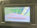 【バックカメラ】駐車時に後方がリアルタイム映像で確認できます。大型商業施設や立体駐車場での駐車時や、夜間のバック時に大活躍!運転スキルに関わらず、今や必須となった装備のひとつです!
