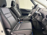 【運転席シート】ゆったりと広々した空間です。ストレスなく運転ができますよ!