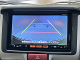 【バックモニター】駐車時に後ろの映像がナビゲーションにうつるので駐車がらくらく★車庫入れが心配な方もバックモニターで安心★