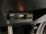 ハンドルの右下にETCがついています。高速道路の料金所の通過も楽々です。 カードの取り出しもしやすい場所についています。