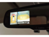 ★バックミラー左側にもアラウンドビューモニターが映ります