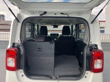 リヤシートも全車消毒済み。シートを倒すとゆったりとした室内空間に★レジャーにショッピングに大活躍!シートは左右別々に動くのでアレンジいろいろ!