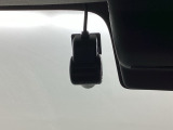 昨今必須のアイテム、ドライブレコーダ付き!万が一の際の映像を証拠として残せます。おひとりで運転している時でも安心ですね☆内蔵のカードを取り出せばパソコンでも映像が確認できます。