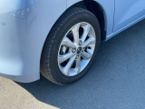 純正のアルミホイールが装備されております。