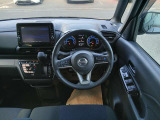 運転席 視界がよく操作しやすいスイッチ類がドライブをサポートいたします!