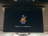 【フリップダウンモニター】大画面モニターで後席でもエンタメをお楽しみいただけます。小さなお子様にも大人気の装備です♪