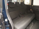 ゆとりのある2列目シートです。両側が電動のスライドドアとなっているので、狭い駐車スペースでも乗り降りラクラクです!