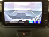 バックでの車庫入れも安心です! リアカメラが付いているバックモニター付のナビを装備しております。操作線もついており距離感も画面から確認できます。