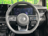 インテリアに合わせたデザインのステアリングは、運転される方のことも考え、運転しやすい形状、大きさです。是非一度、実際に触ってお確かめください。