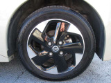 純正のアルミホイール装備です