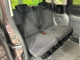 後部座席も気になるようなキズ・汚れやへたり等、大きなダメージはなく、良好な状態です。