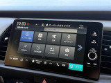 インテリアに馴染む純正ナビがついております。Honda自慢のインターナビは渋滞情報だけでなく天気情報、災害情報、安否情報など多彩な情報をご提供するHonda独自の「通信型ナビ」となっております。