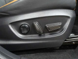 運転席はパワーシートなのでお好みのドライビングポジションに調整可能です♪