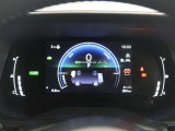 とっても見やすいメーターです。夜間時はラグジュアリーな気分にさせてくれる照明が魅力ですので、夜のドライブも楽しみになりますよ♪