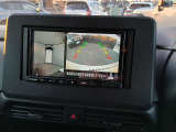 アラウンドビューモニター(全周囲カメラ)搭載!前席の液晶モニターに自車両を情報から撮影したような映像を表示♪車両周囲の状況を把握できるようにし、スムーズな駐車が可能になります!