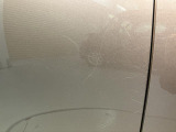 運転席ドアにキズあります。
