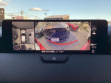 狭い場所での駐車やすれ違いなどでより的確な運転操作に役立つ360&deg;ビューモニターが装備されています。