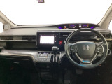 車内は光触媒抗菌消臭施工済です。スタイリッシュなデザインでスポーティなインパネ周りを演出します。グローブボックスやカップホルダーのほかにトレーなどたくさんの収納スペースが付いています。